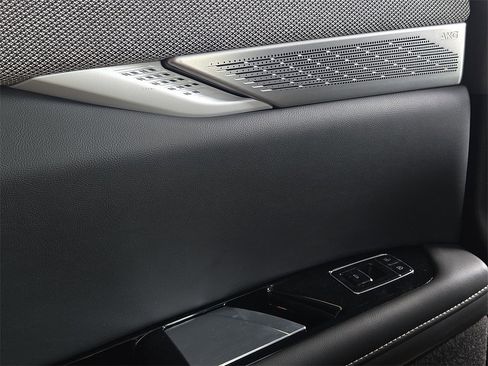 New 2025 Cadillac Optiq Sport 1 image 18