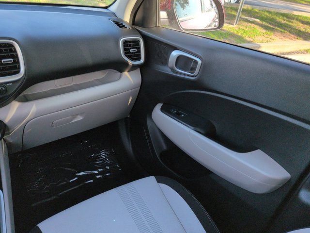 Used 2025 Hyundai Venue SEL FWD image 16