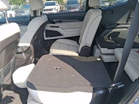 Certified 2023 Kia Telluride EX w/ EX Captain's Chair Package FWD image 13