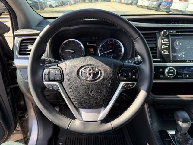 Used 2018 Toyota Highlander XLE AWD/4WD image 19