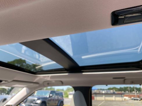 New 2025 Mitsubishi Outlander AWD image 9