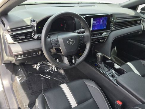 Used 2025 Toyota Camry SE FWD image 18