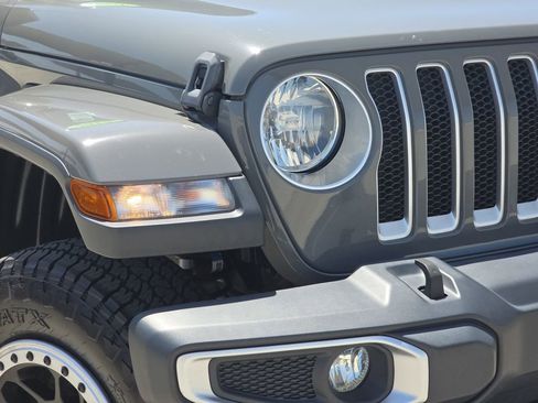 Used 2018 Jeep Wrangler Unlimited Sahara AWD/4WD image 33