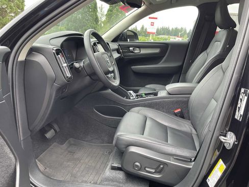Used 2024 Volvo XC40 B5 Plus w/ Climate Package AWD/4WD image 11
