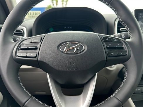 New 2025 Hyundai Venue SEL image 19