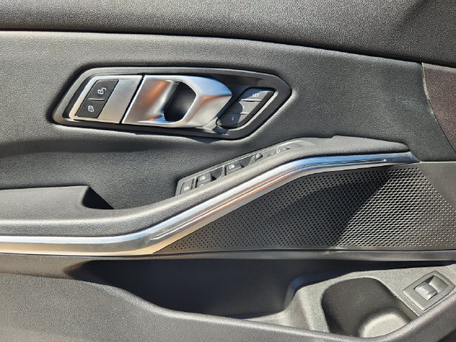 Used 2022 BMW 330i Sedan w/ Convenience Package RWD image 23