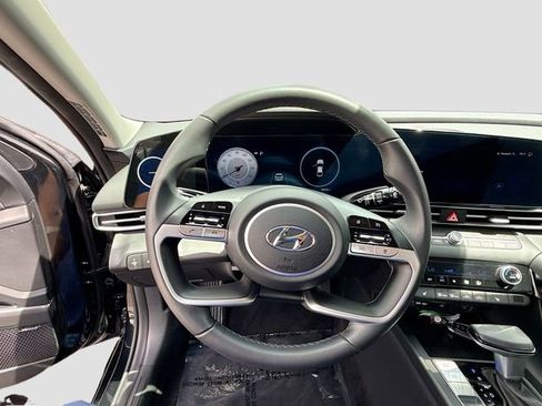 Certified 2023 Hyundai Elantra Limited w/ Cargo Package image 11