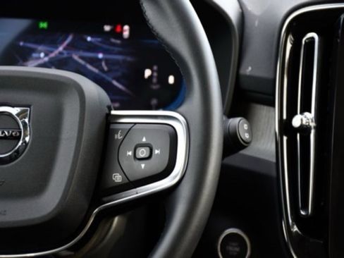 Certified 2025 Volvo XC40 B5 Plus image 20