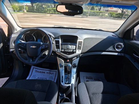 Used 2016 Chevrolet Cruze LT FWD image 11