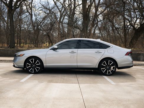 Used 2023 Honda Accord Touring image 6