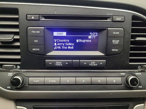 Used 2017 Hyundai Elantra SE image 25