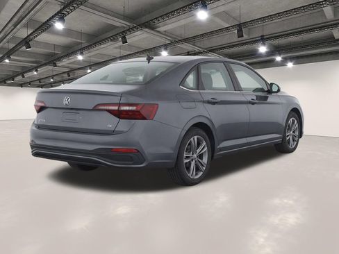 Used 2024 Volkswagen Jetta SE FWD image 4