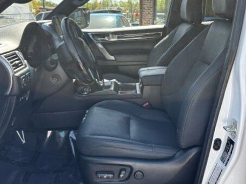 Used 2023 Lexus GX 460 Premium w/ Accessory Package image 2
