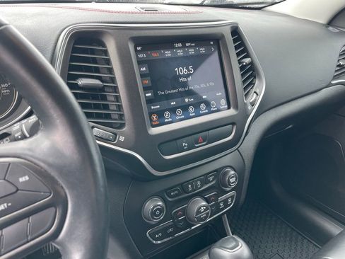 Used 2020 Jeep Cherokee Trailhawk w/ Cold Weather Group AWD/4WD image 15