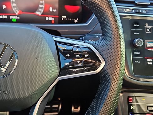 Certified 2022 Volkswagen Tiguan SE R-Line image 19