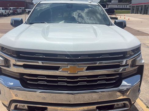 Used 2021 Chevrolet Silverado 1500 LTZ w/ Safety Package II AWD/4WD image 6
