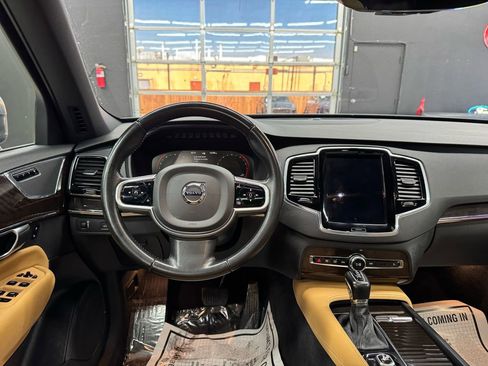Used 2017 Volvo XC90 T6 Momentum w/ Vision Package image 38