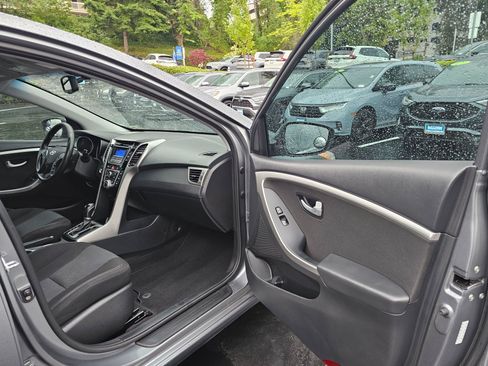 Used 2016 Hyundai Elantra GT w/ Option Group 02 FWD image 13