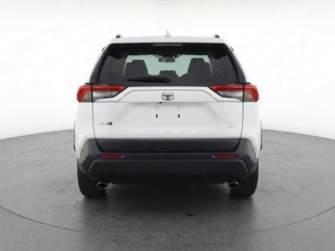 Used 2020 Toyota RAV4 XLE Premium image 10