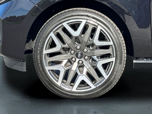 New 2025 Ford Expedition Max Platinum w/ Platinum Ultimate Package image 32