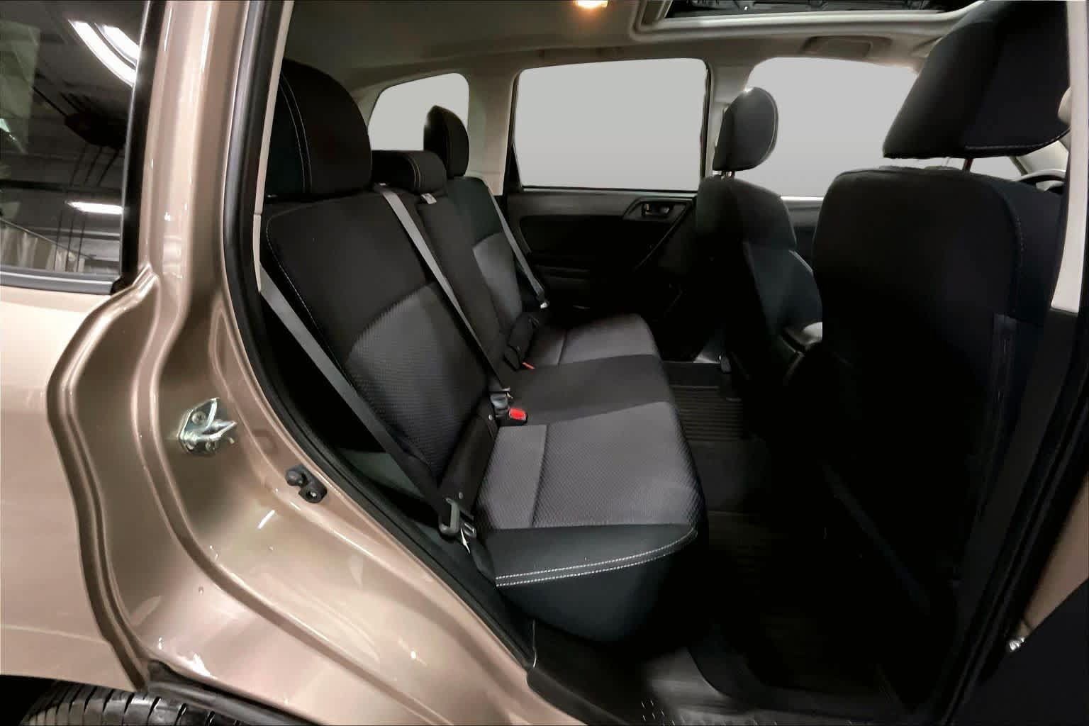 Used 2015 Subaru Forester 2.5i Premium AWD/4WD image 19