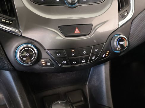 Used 2018 Chevrolet Cruze LT w/ Convenience Package image 7