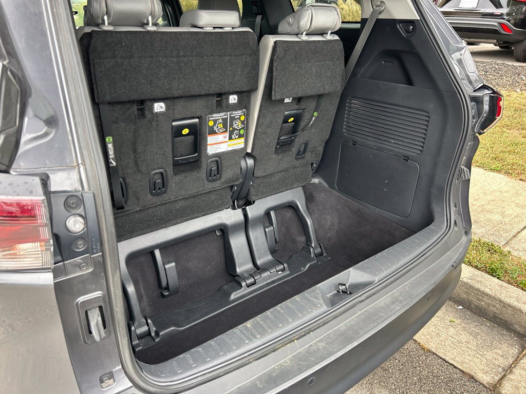 Used 2025 Toyota Sienna XLE FWD image 12
