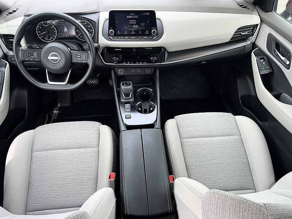 Certified 2022 Nissan Rogue SV FWD image 18