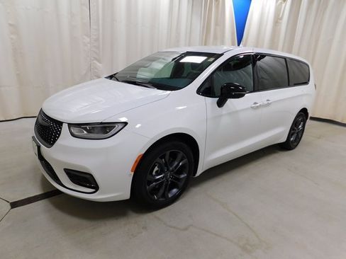 New 2026 Chrysler Pacifica Select image 16