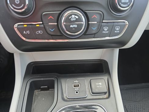 Used 2019 Jeep Cherokee Limited FWD image 25