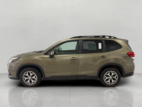 Used 2022 Subaru Forester Premium image 5