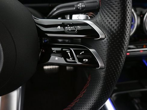 Certified 2025 Mercedes-Benz GLA 250 image 11