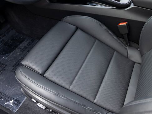 Certified 2025 Porsche Macan Electric image 25