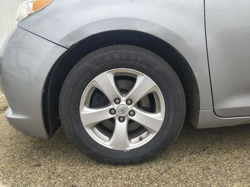 Used 2013 Toyota Sienna LE w/ Towing Pkg image 28