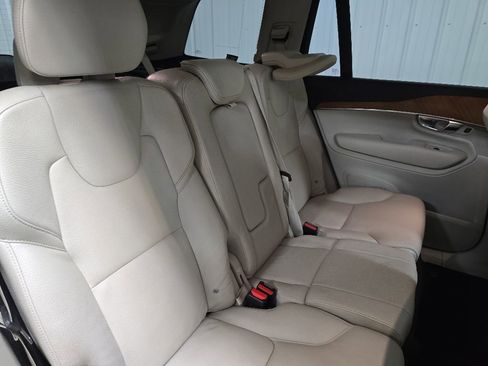 Used 2021 Volvo XC90 T6 Momentum AWD/4WD image 17