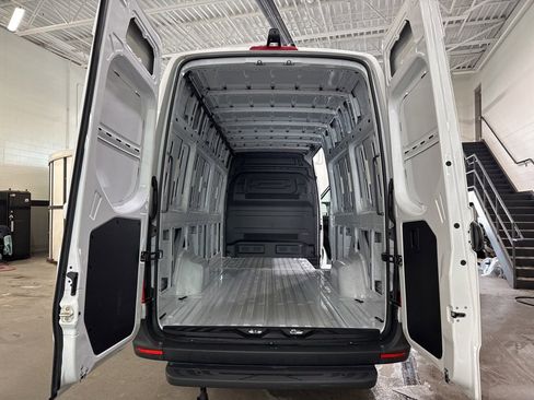 Used 2024 Mercedes-Benz eSprinter 170 Cargo image 27