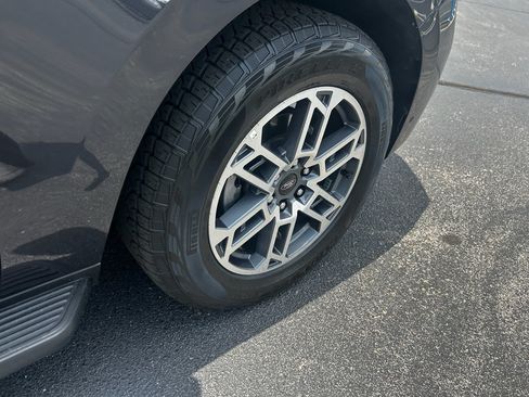 Certified 2025 Ford Expedition Active AWD/4WD image 9