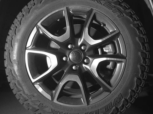 Used 2025 Jeep Compass Trailhawk AWD/4WD image 13