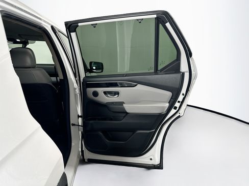 Used 2025 Honda Pilot EX-L image 30