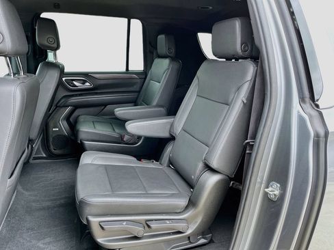 Used 2021 Chevrolet Suburban LT w/ Luxury Package RWD image 30