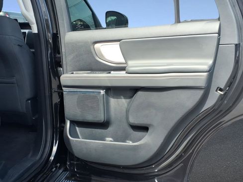 Used 2025 Ford Expedition Active AWD/4WD image 11