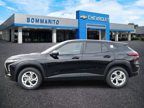 New 2026 Chevrolet Trax LS w/ LS Convenience Package FWD image 2
