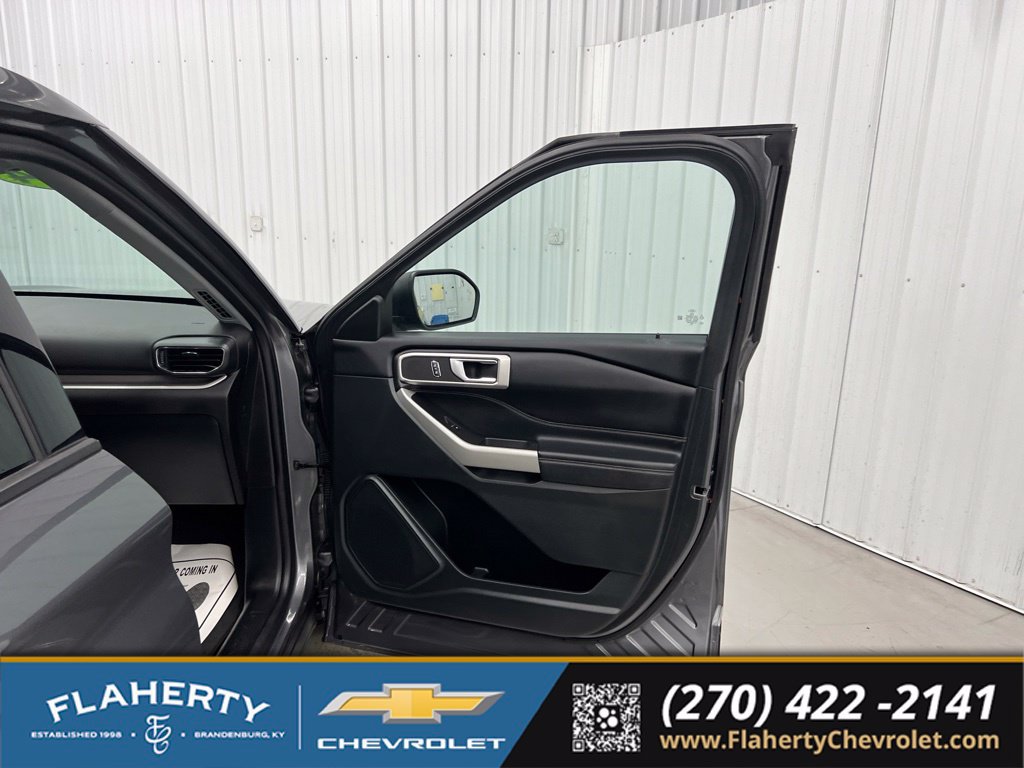 Used 2024 Ford Explorer XLT w/ Equipment Group 202A RWD image 14