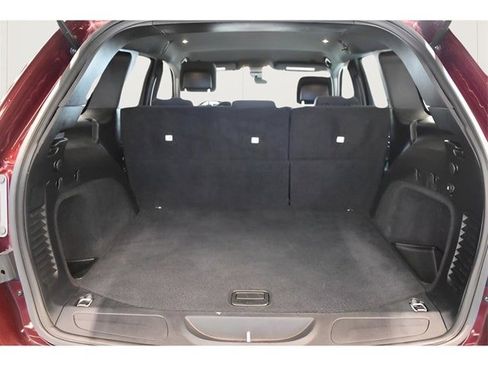 Used 2019 Jeep Grand Cherokee Laredo image 18