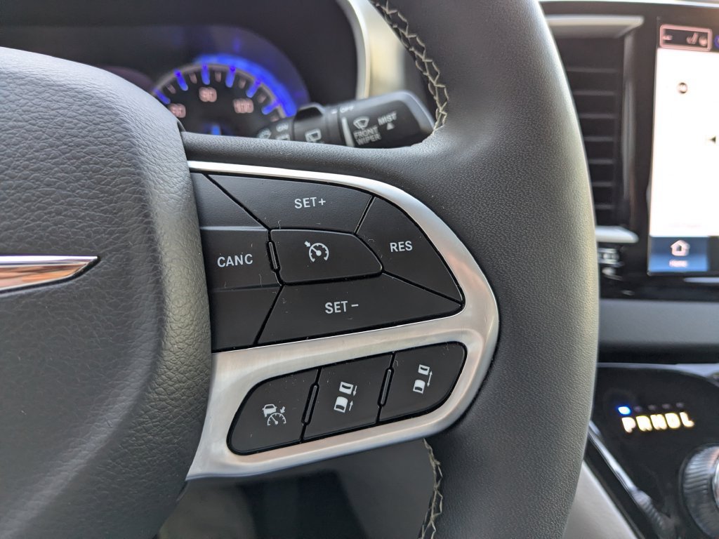Used 2024 Chrysler Pacifica Touring-L FWD image 19