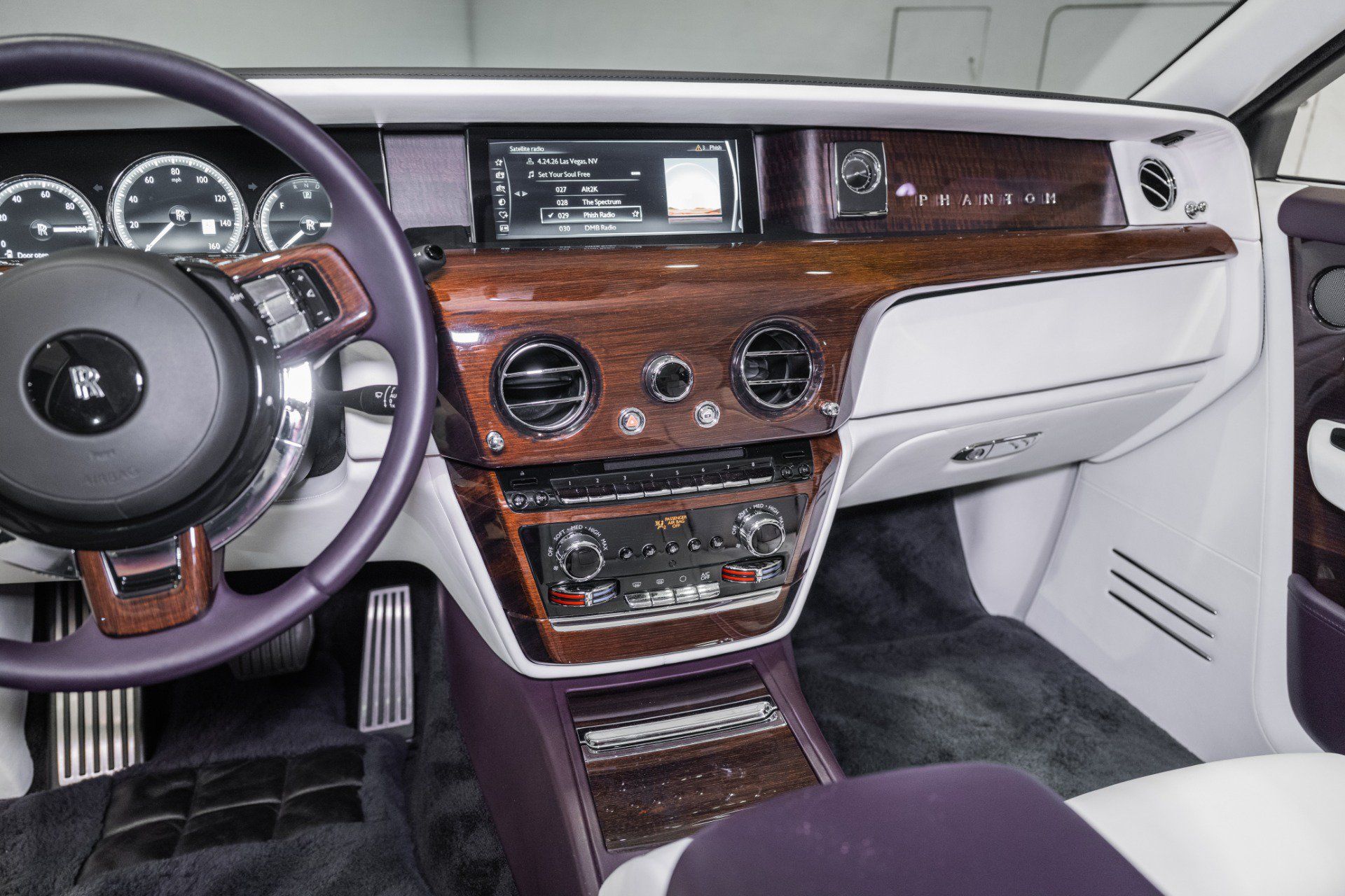 Used 2018 Rolls-Royce Phantom Sedan RWD image 33