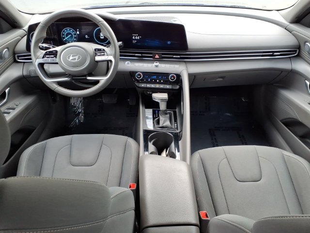 Used 2025 Hyundai Elantra SEL FWD image 11