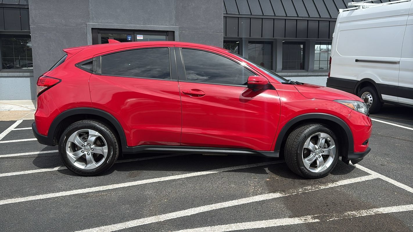 Used 2017 Honda HR-V EX image 2