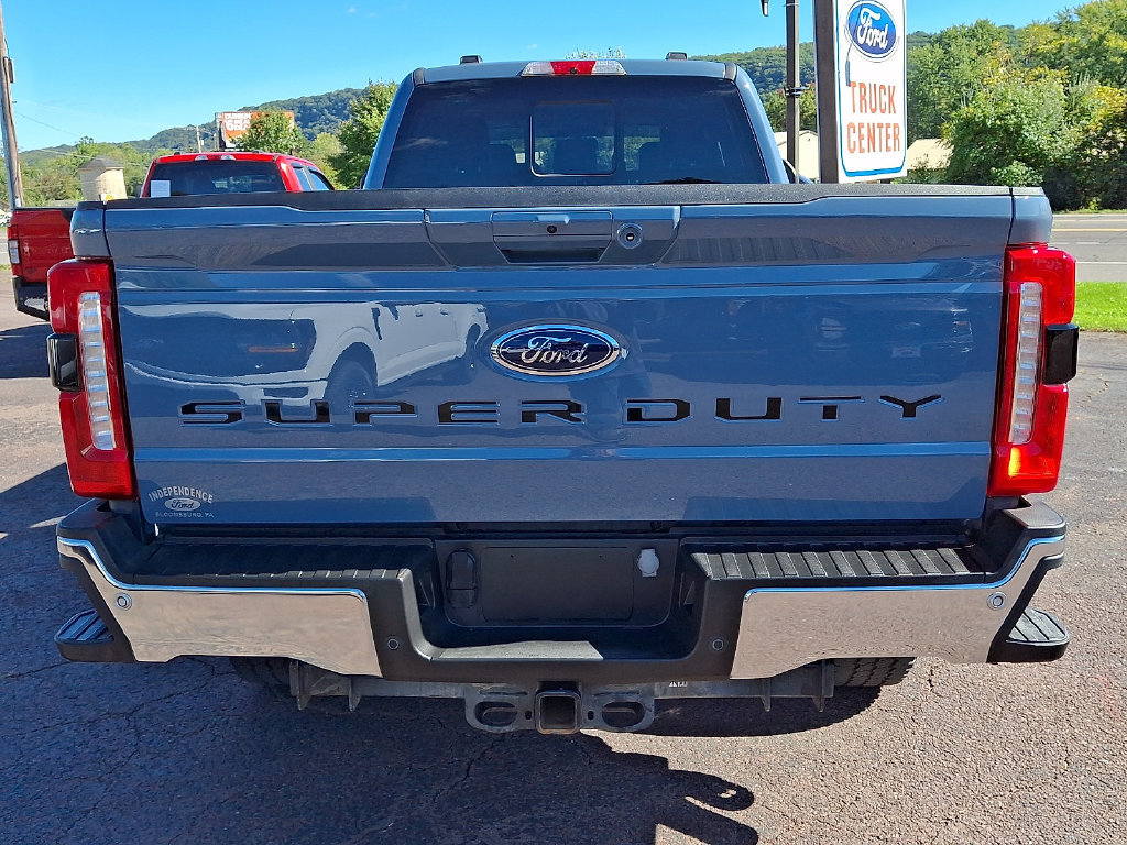 Used 2023 Ford F350 Lariat AWD/4WD image 9
