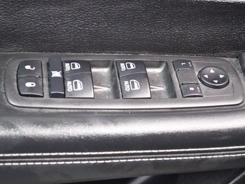 Used 2025 Chrysler Pacifica Select FWD image 19